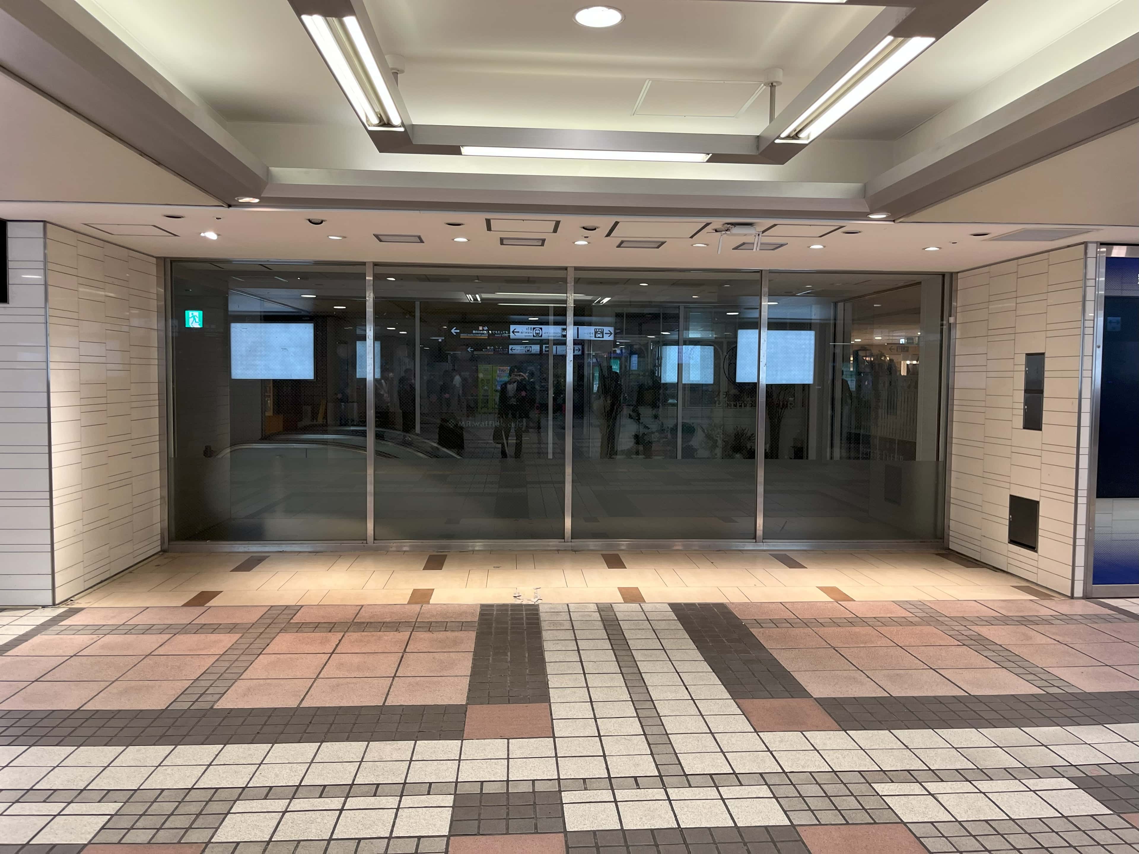上大岡駅1階コンコース(京急線改札口前)※~18時30分