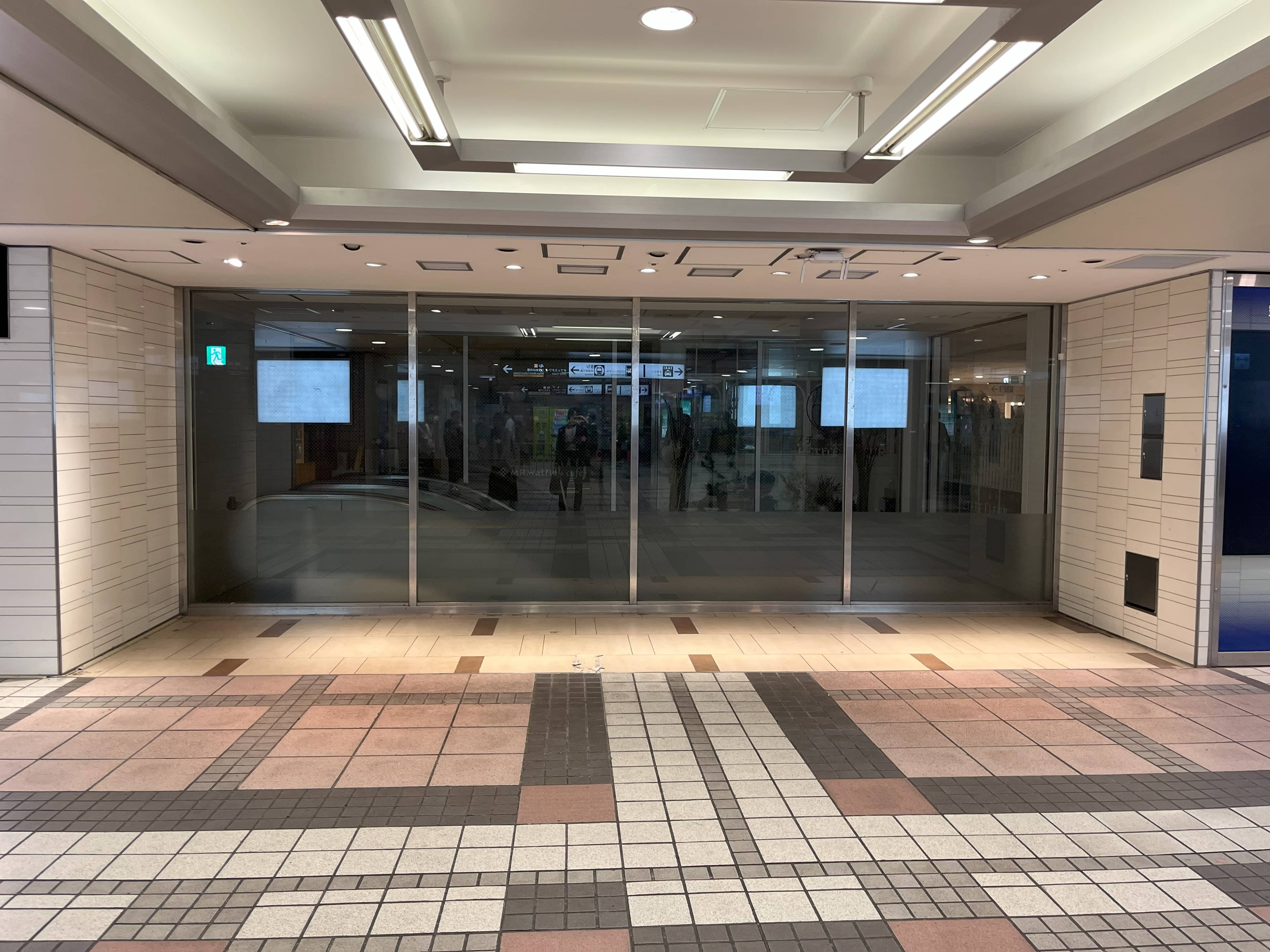 上大岡駅1階コンコース(京急線改札口前)※~18時30分