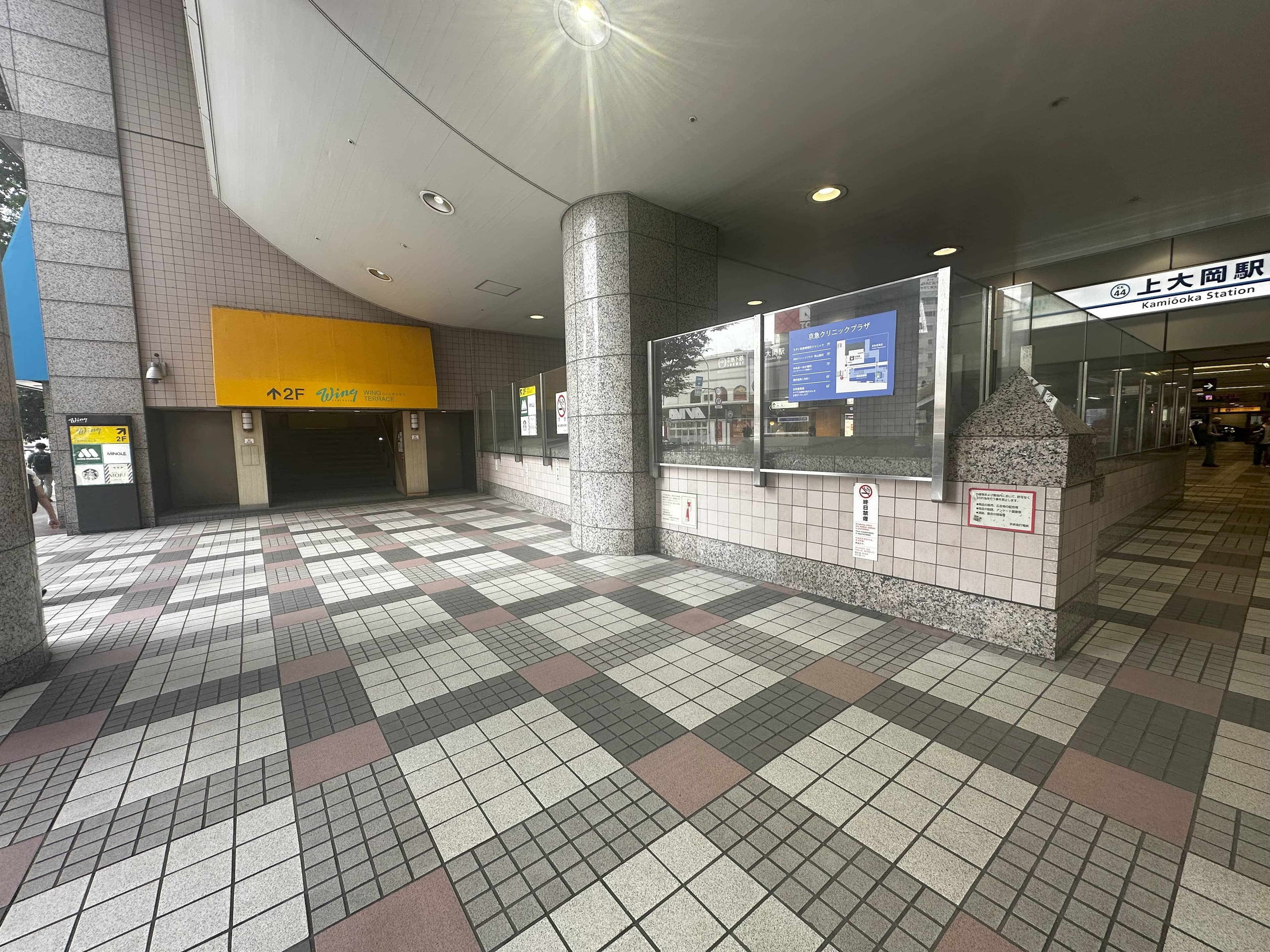 上大岡駅1階コンコース(鎌倉街道沿い広場)